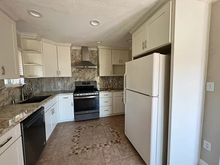 21104 White Fir Ct — Photo 1