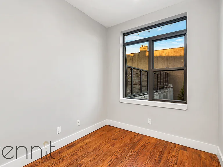 377 Onderdonk Ave #2B — Photo 4