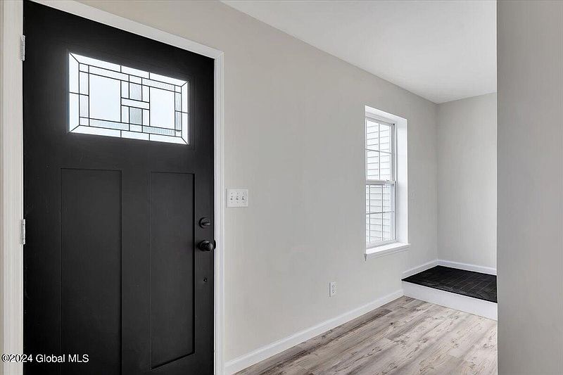 4th image of 2 Saddle Club Hill Drive