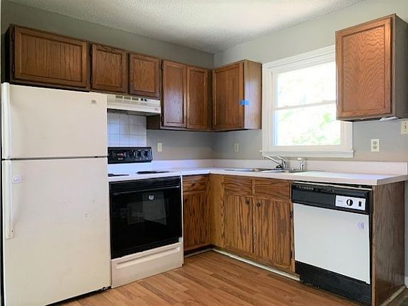 3rd image of 208 Garden St