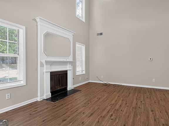 3rd image of 2122 Silva Way