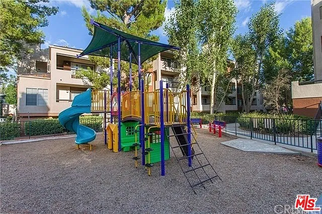 21520 Burbank Blvd #313 — Photo 9