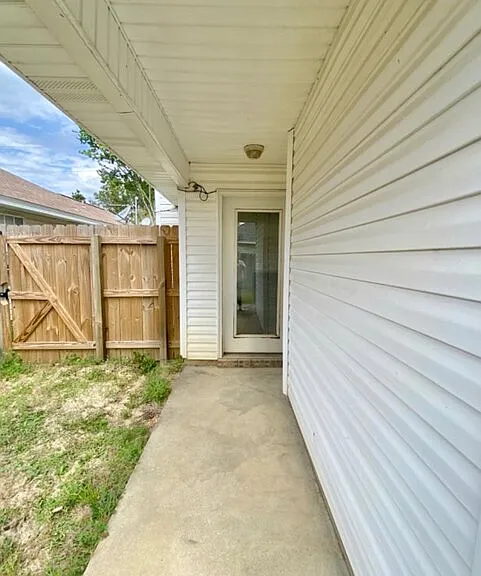 1914 Summer Hills Ln — Photo 11