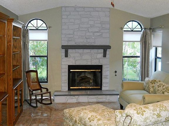 2nd image of 746 Holbrook Cir