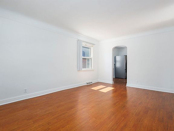 4th image of 22012 Grand Lake St