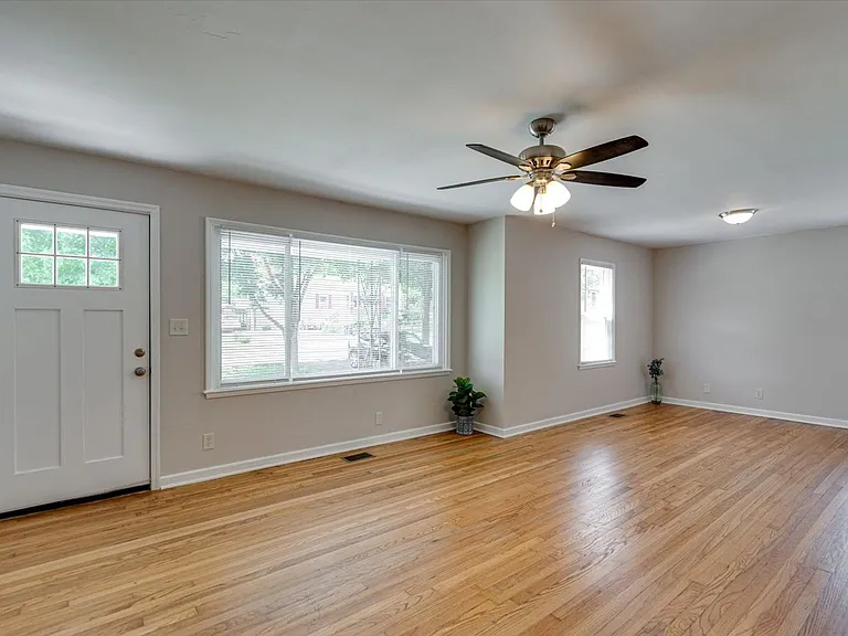 4810 Appian Way — Photo 2