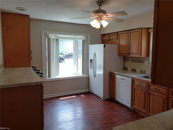 3rd image of 5960 Buckminister Ln