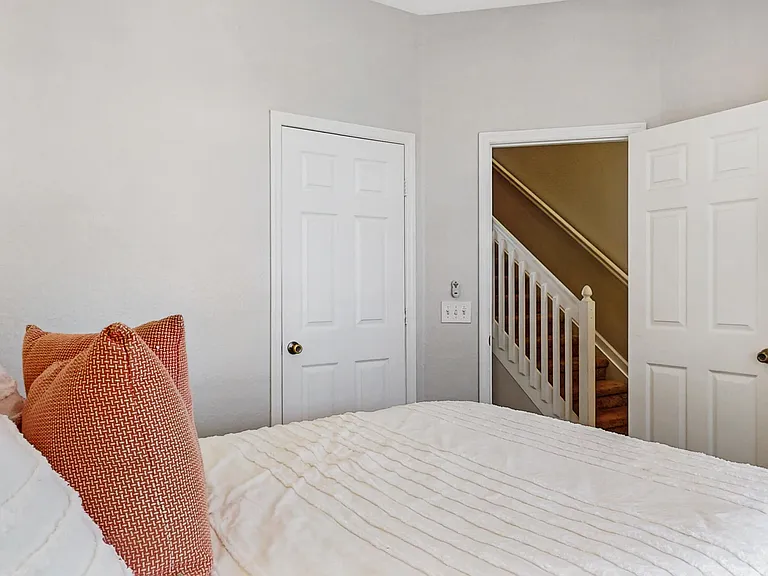 Sir Kaufmann Ct — Photo 13