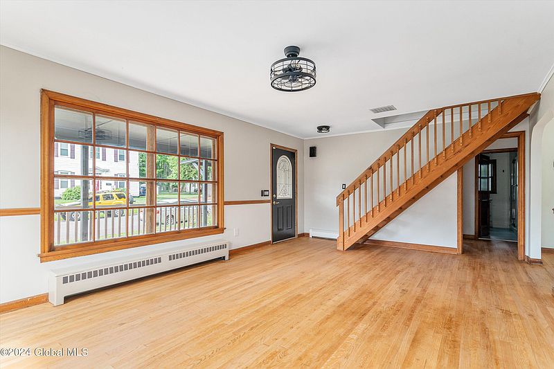 5th image of 16 Glen Street