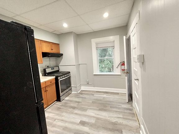 4th image of 167 Wilkinson Ave #2