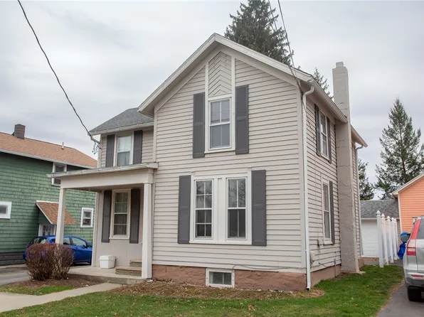 21 Lyon St, Bath, NY 14810