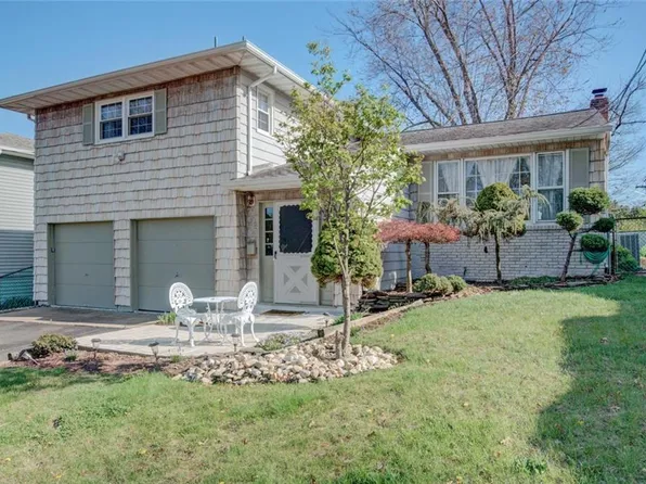 795 Chalet Dr, Woodbridge, NJ 07095