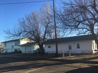 313 9th St, Chinook, MT 59523