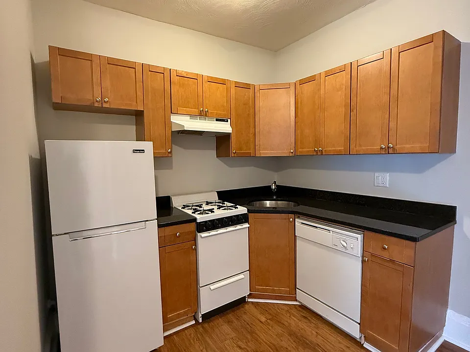 38 Hemenway St #24L
