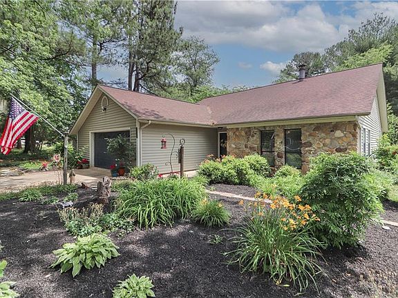 3rd image of 1508 Cameron Dr