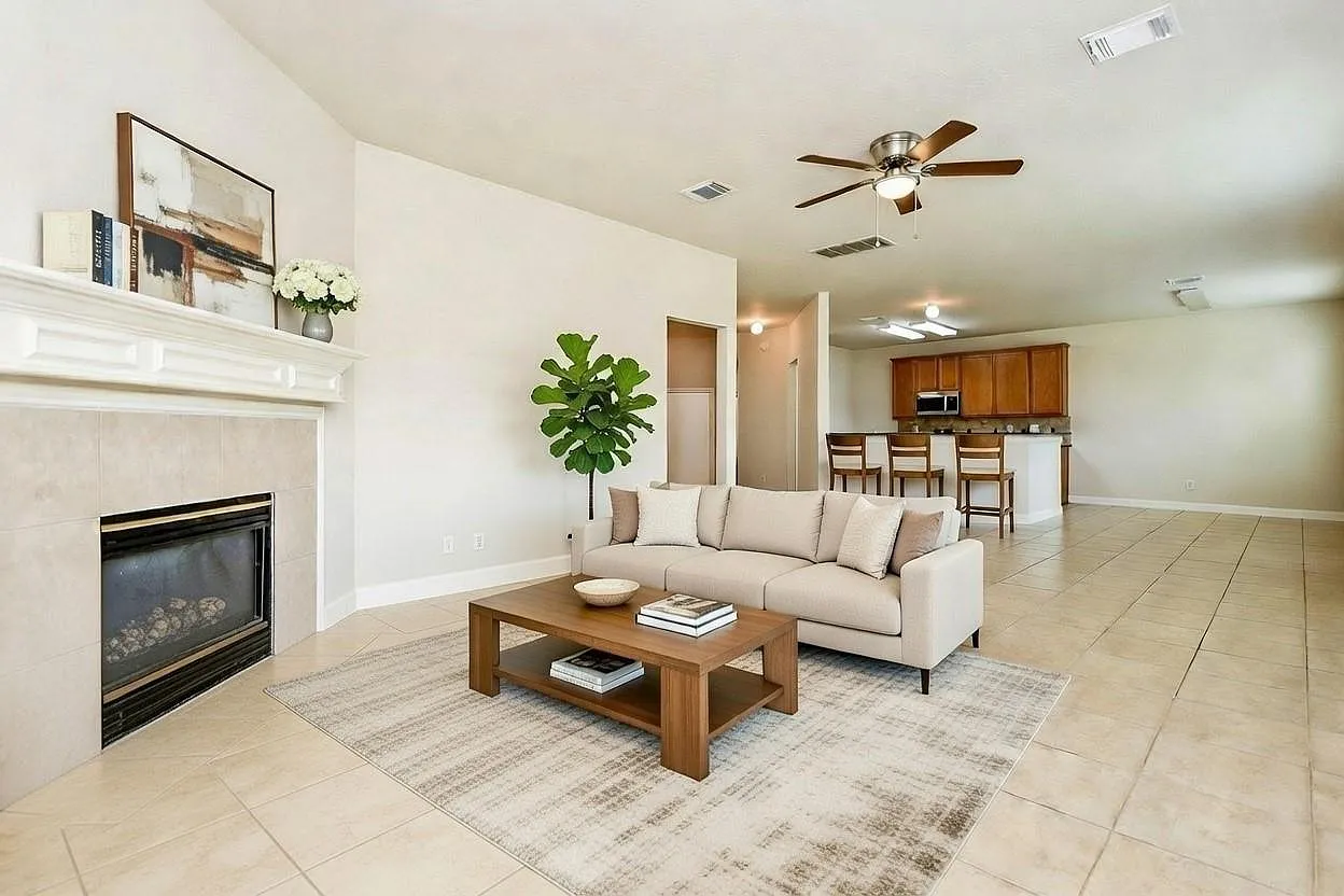4 bed, 2.5 bath, 2374 sqft, $2,600 — Photo 3