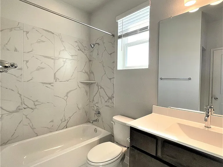 15110 Forum Ave — Photo 23