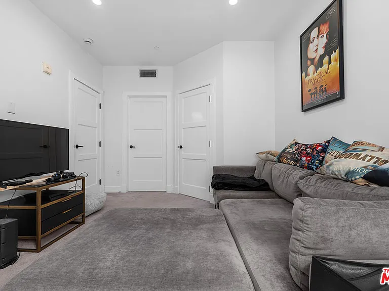 411 N Oakhurst Dr #305 — Photo 24