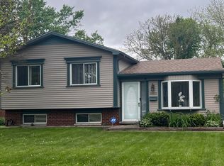 28430 Meadow Ct, Romulus, MI 48174