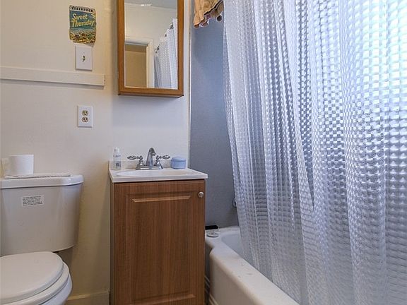 5th image of 515 Lybarger St NE