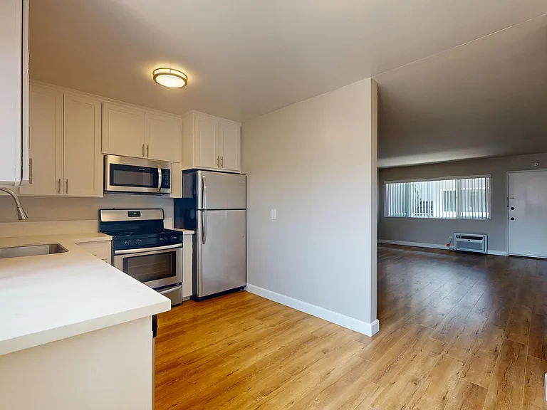 The Capri Apartments — Photo 20