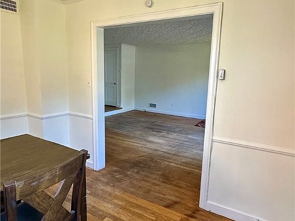 5th image of 2107 Barclay Rd