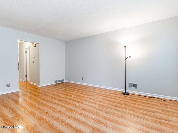 5th image of 2159 Bonnycastle Ave Unit 2