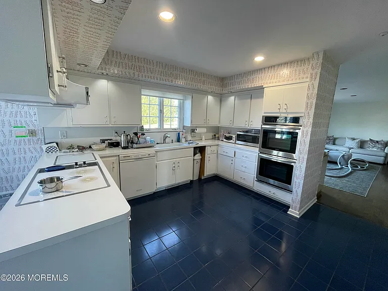 60 Larchwood Ave — Photo 6