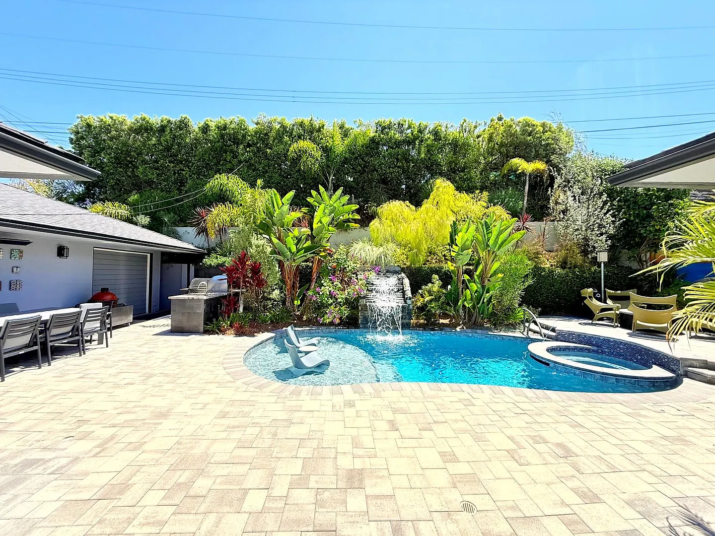 Fantastic 4 Bed 4 Bath Home with Pool and Spa in Upper Ladera Heights — Photo 4