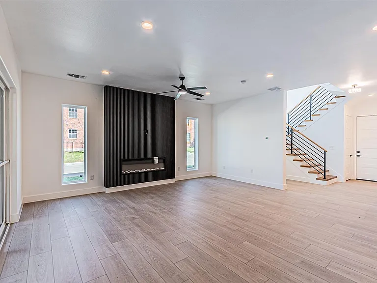 4319 Sylvester St — Photo 7