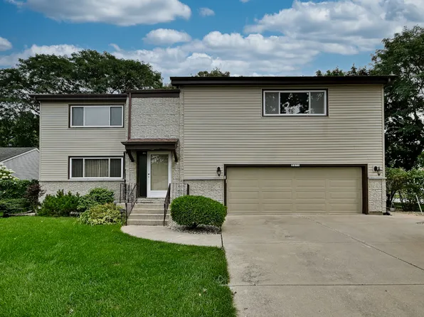 8039 Geneva St, Woodridge, IL 60517