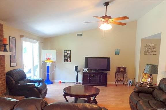 2nd image of 3128 Old House Cres