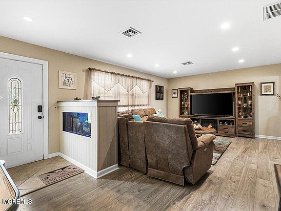 5th image of 1633 2nd Avenue