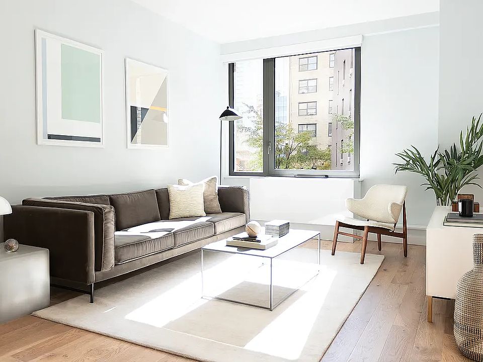 2nd image of 332 W 51st St #5
