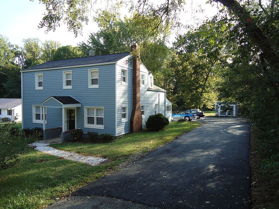 Front, driveway side