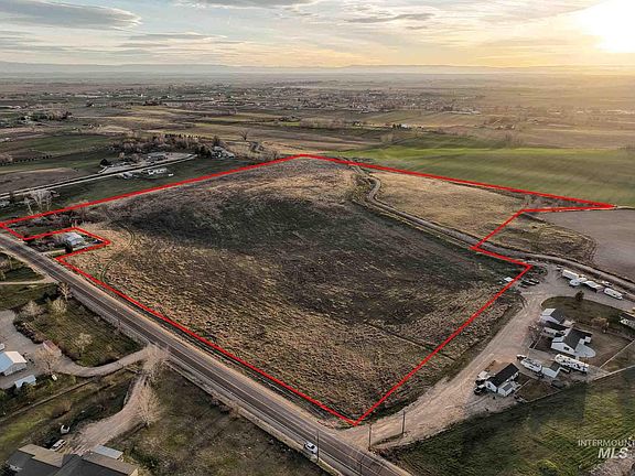 3rd image of 28677 Farmway Rd