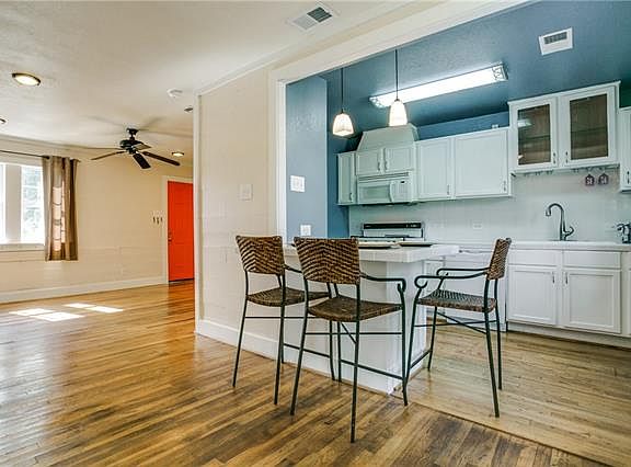 3rd image of 507 College St