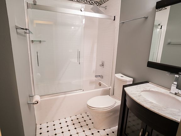 5th image of 3660 N Lake Shore Dr APT 1513