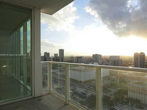3rd image of 1040 Biscayne Blvd APT 2506