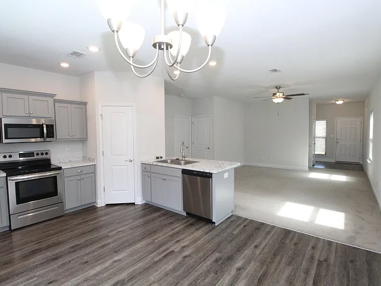 3865 Sandspur Ln — Photo 6