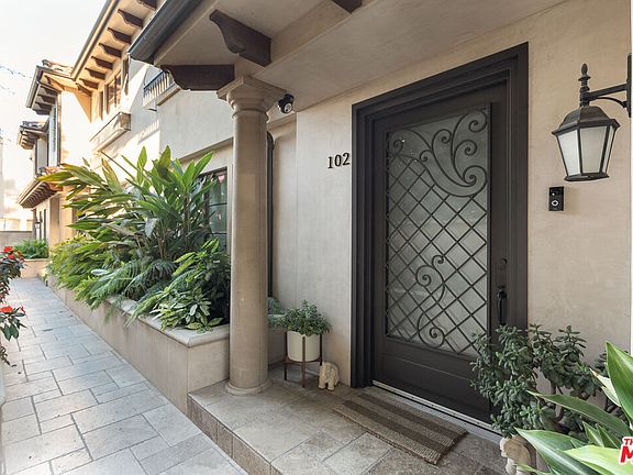 2nd image of 1007 6th St APT 102