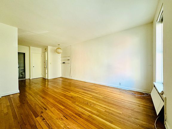 5th image of 398 E 52nd St APT 3E