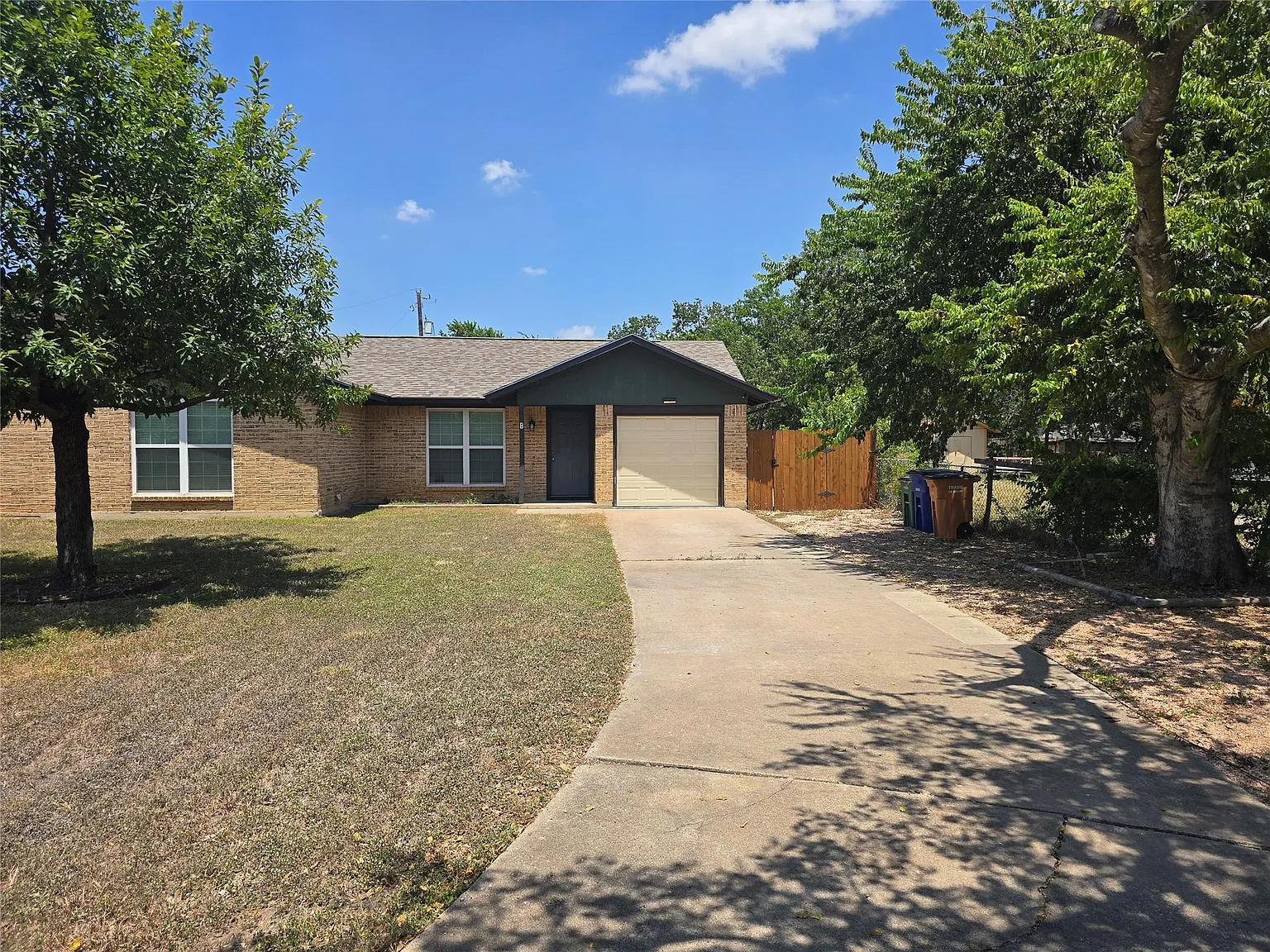 2 bed, 2.0 bath, 1055 sqft, $1,800 — Photo 1