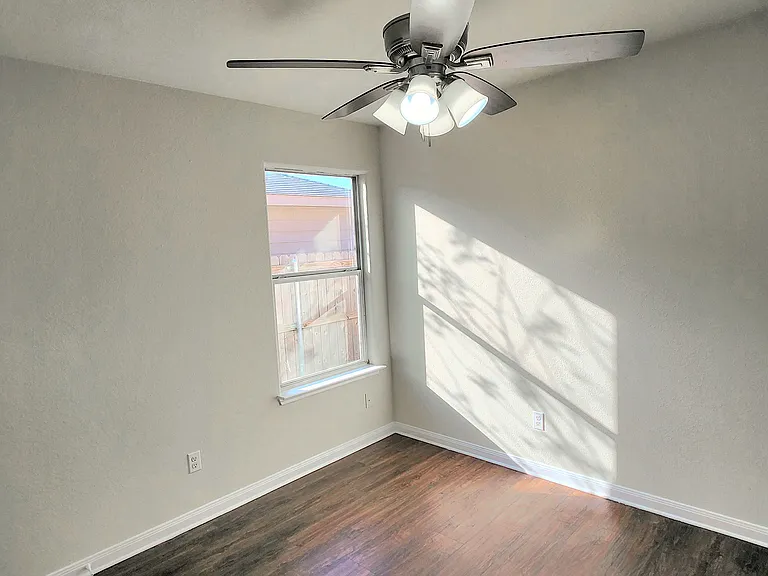 712 Lazy Crest Dr — Photo 18