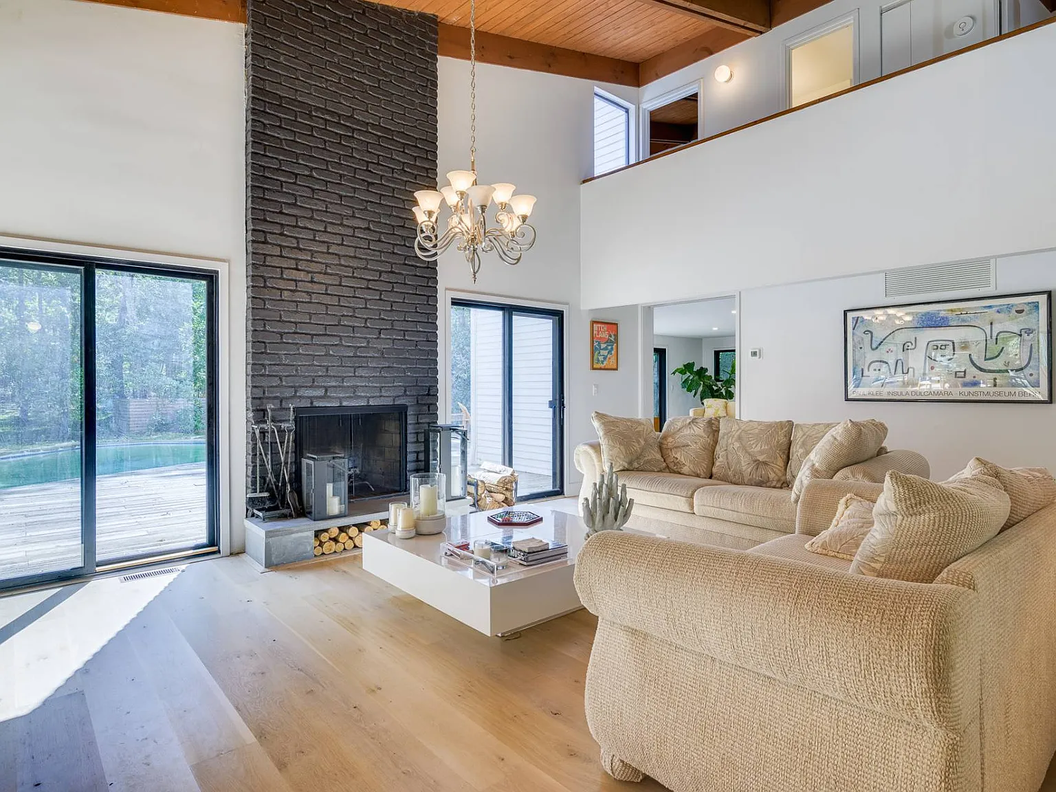 New Renovation,Great Location, Beach Car Bonus! — Photo 2