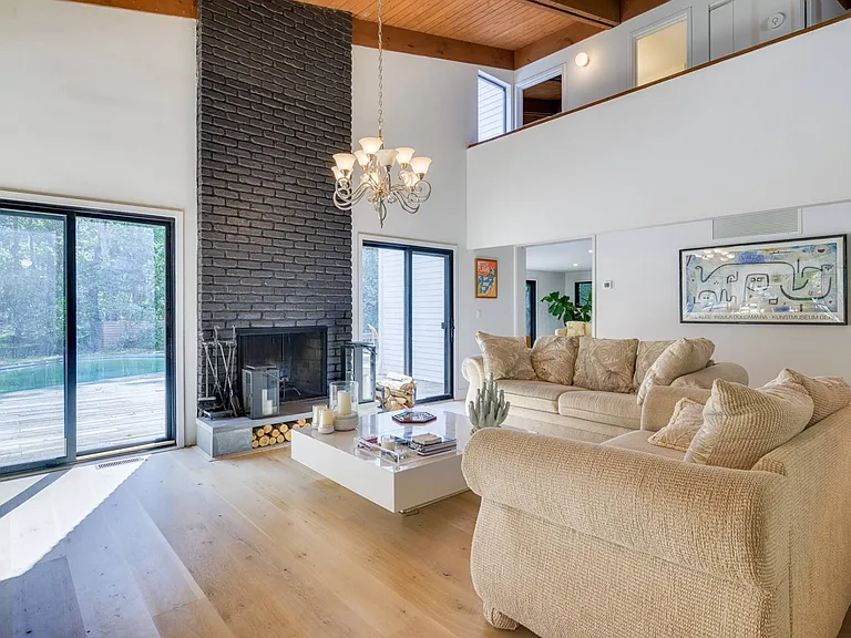 76 Peconic Hills Dr — Photo 2