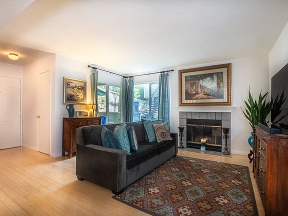 5th image of 720 Canyon Oaks Dr APT D