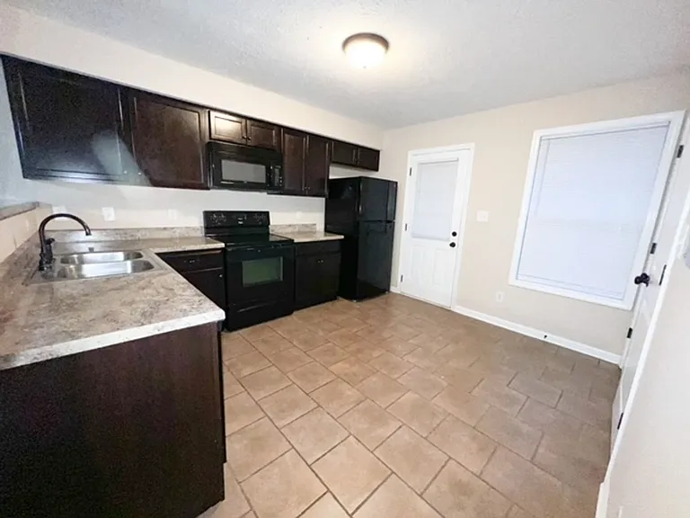 685 Oliver Loop #D — Photo 12