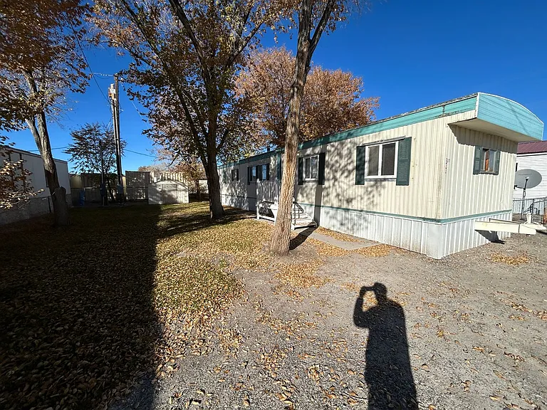 300 Linda Lee St — Photo 2