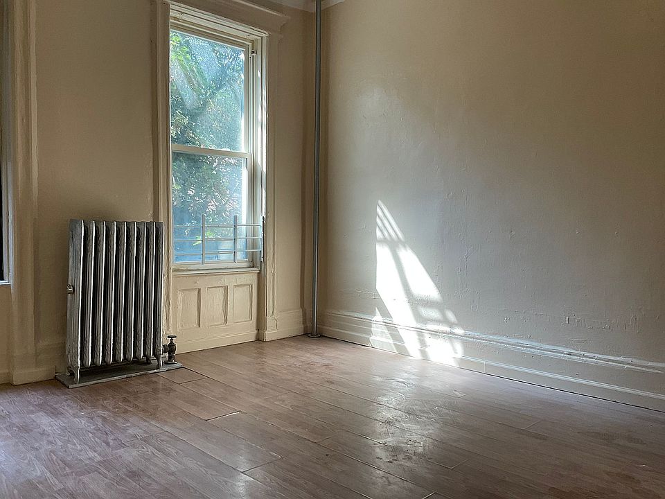 1st image of 320 E 31st St APT 2